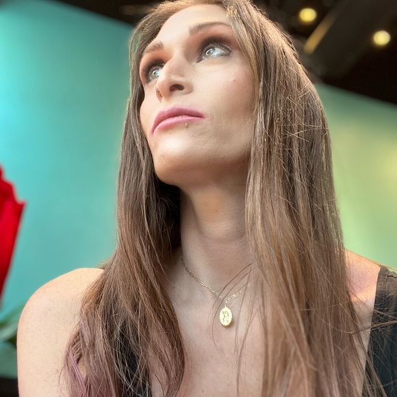 Meet your Posher, Erica - Picture 2 of 6